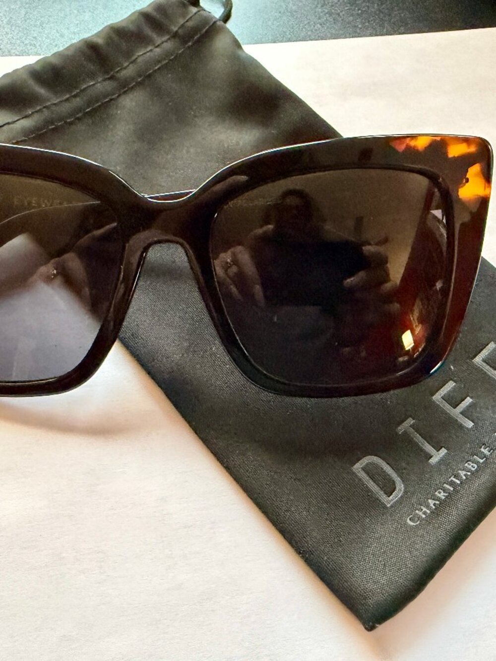 DIFF Lizzy Sunglasses - Picture 3 of 13